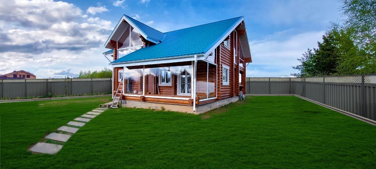 Мягкие окна на веранде загородного дома в Усмани